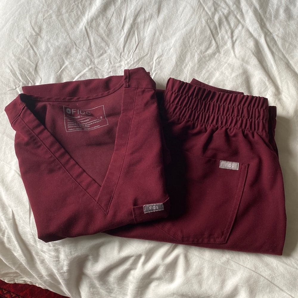 Figs scrubs size small burgundy red